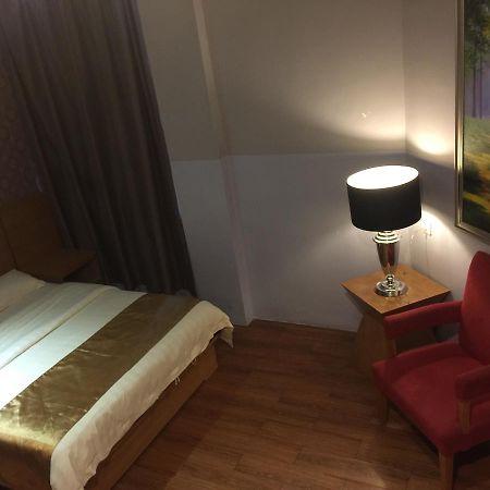 Residence 21 Boutique Inn Мири Екстериор снимка
